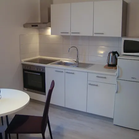 佩勒佐公寓酒店 * 波雷奇